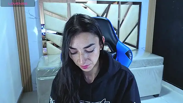 Maily a  online show from 04/22/26, 02:58