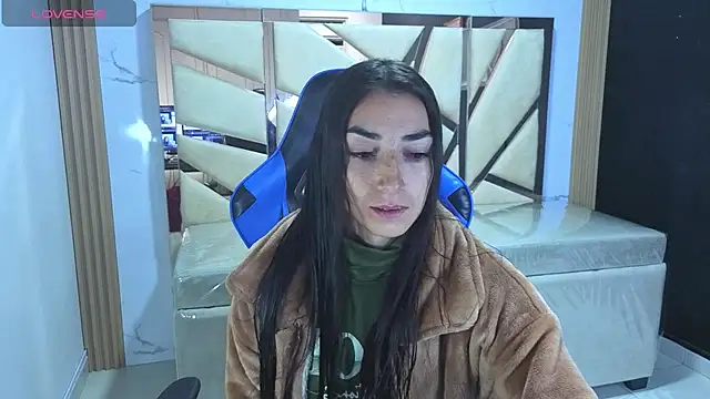 Maily a  online show from 04/23/26, 03:08