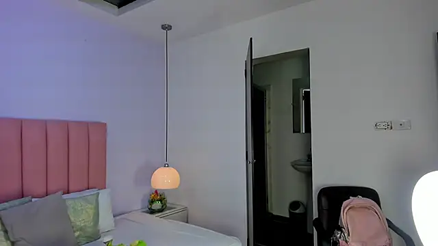 Amy Ferreira online show from 11/10/25, 02:54