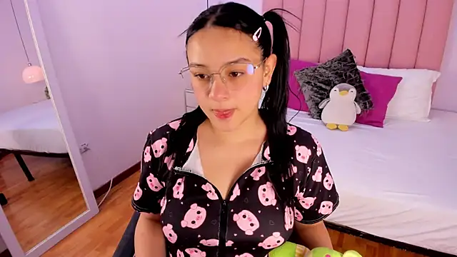 Amy Ferreira online show from 11/19/25, 02:55