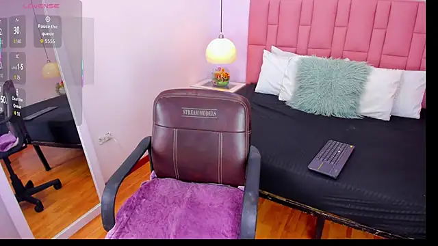 Amy Ferreira online show from 12/17/25, 05:02