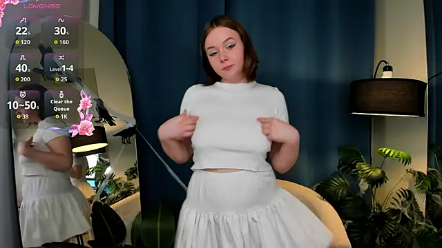 Sophi X online show from 10/28/25, 02:20