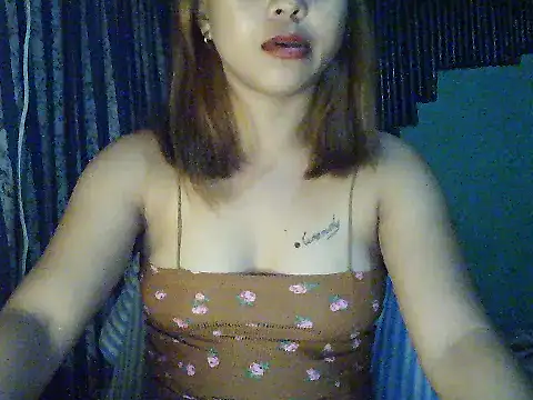 Snapshot of AsianKelly69 chatting on 10/19/25, 01:45 AsianKelly69 online show from 10/19/25, 01:45