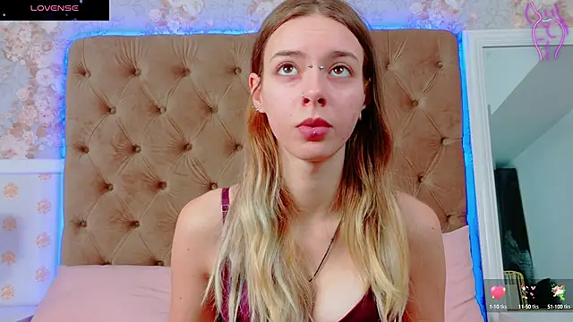 CoraVex online show from 10/24/25, 04:20