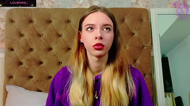 CoraVex online show from 12/04/25, 05:06