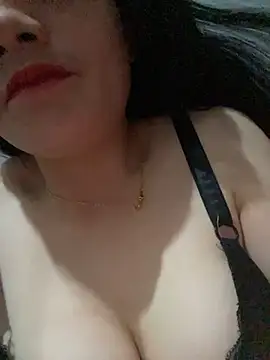 Snapshot of Lucie-pusy chatting on 11/13/25, 10:30 Lucie-pusy online show from 11/13/25, 10:30