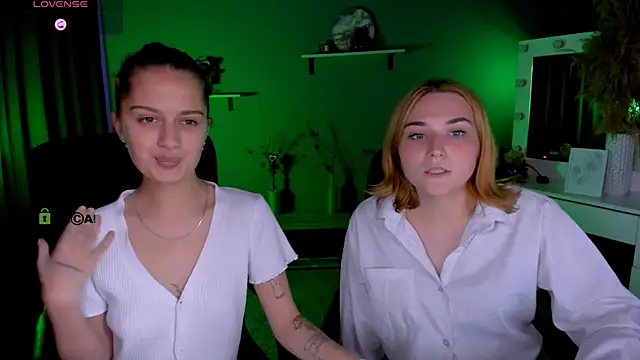 Snapshot of casey_meow_ chatting on 09/22/25, 01:02 casey meow online show from 09/22/25, 01:02