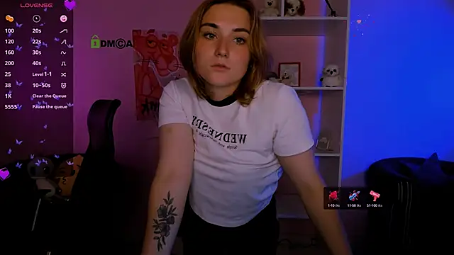 Snapshot of casey_meow_ chatting on 09/24/25, 08:17 casey meow online show from 09/24/25, 08:17