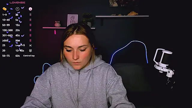 Snapshot of casey_meow_ chatting on 10/16/25, 05:19 casey meow online show from 10/16/25, 05:19