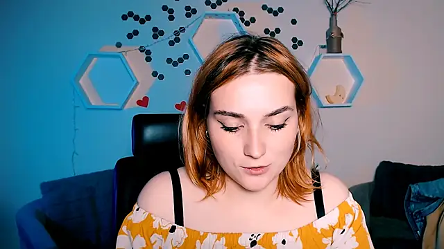 Snapshot of casey_meow_ chatting on 10/17/25, 05:32 casey meow online show from 10/17/25, 05:32