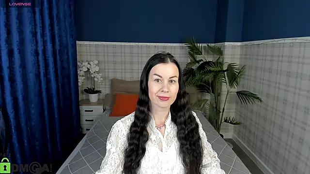 Stella Leon online show from 10/17/25, 01:09