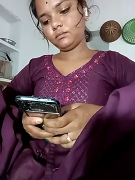 Hot Shredha online show from 10/18/25, 10:49