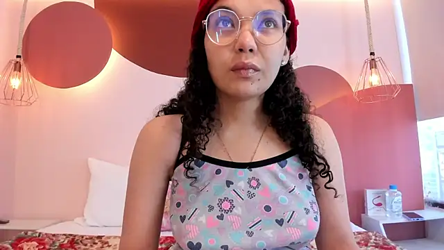 SweetStarr  online show from 09/26/25, 01:04