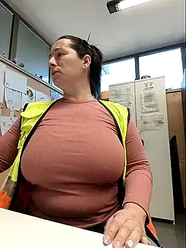 bichota85 online show from 04/20/26, 10:07