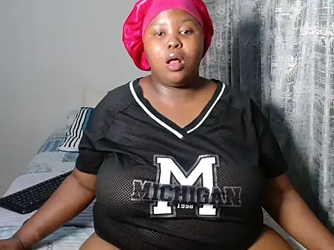 Snapshot of BustyKinkyZA chatting on 09/16/25, 08:21 BustyKinkyZA online show from 09/16/25, 08:21