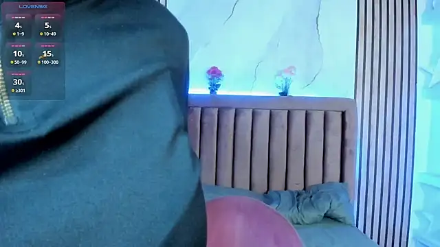 LunaWiill  online show from 10/13/25, 07:47