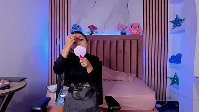 LunaWiill  online show from 11/12/25, 12:16