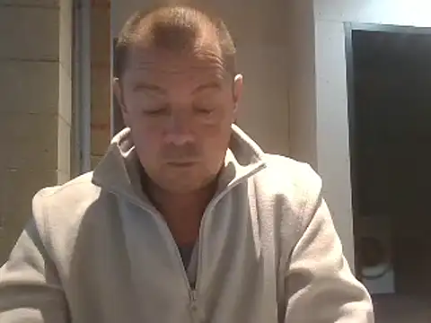 Snapshot of hugoboys4576 chatting on 09/16/25, 04:52 hugoboys4576 online show from 09/16/25, 04:52