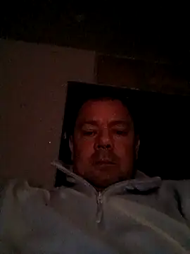 Snapshot of hugoboys4576 chatting on 09/17/25, 04:58 hugoboys4576 online show from 09/17/25, 04:58