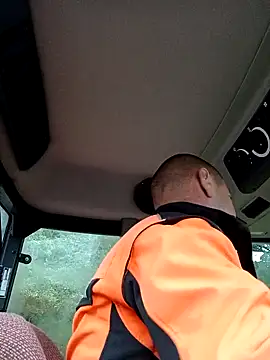 Snapshot of hugoboys4576 chatting on 09/24/25, 07:23 hugoboys4576 online show from 09/24/25, 07:23