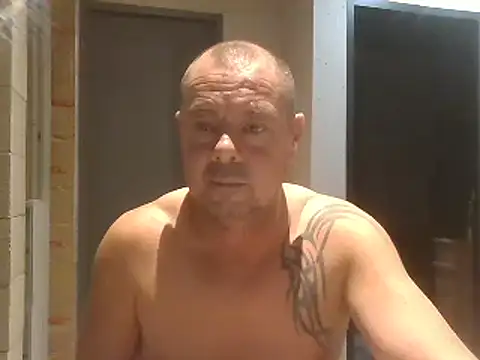 Snapshot of hugoboys4576 chatting on 10/07/25, 07:00 hugoboys4576 online show from 10/07/25, 07:00