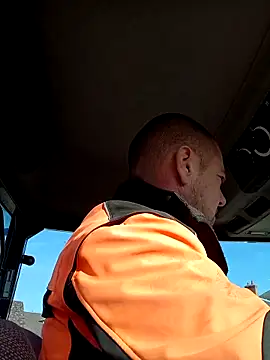 Snapshot of hugoboys4576 chatting on 10/10/25, 08:57 hugoboys4576 online show from 10/10/25, 08:57