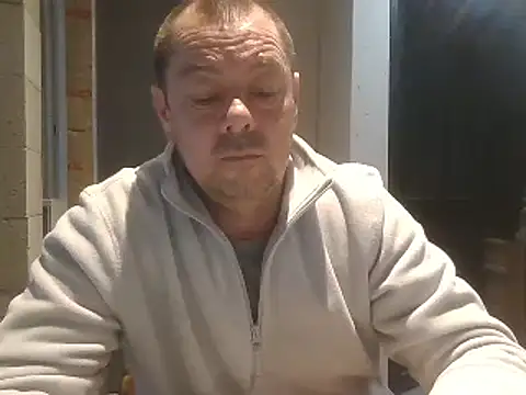 Snapshot of hugoboys4576 chatting on 10/31/25, 03:57 hugoboys4576 online show from 10/31/25, 03:57