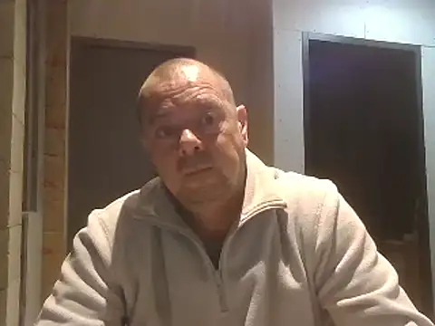 Snapshot of hugoboys4576 chatting on 11/05/25, 04:40 hugoboys4576 online show from 11/05/25, 04:40