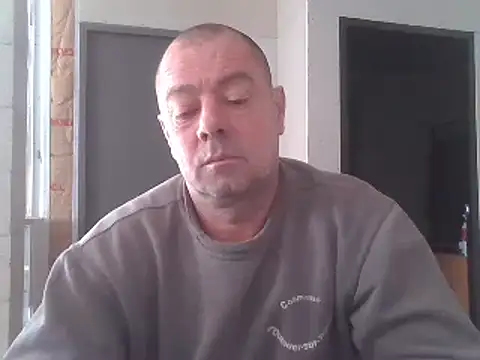 Snapshot of hugoboys4576 chatting on 11/24/25, 11:32 hugoboys4576 online show from 11/24/25, 11:32