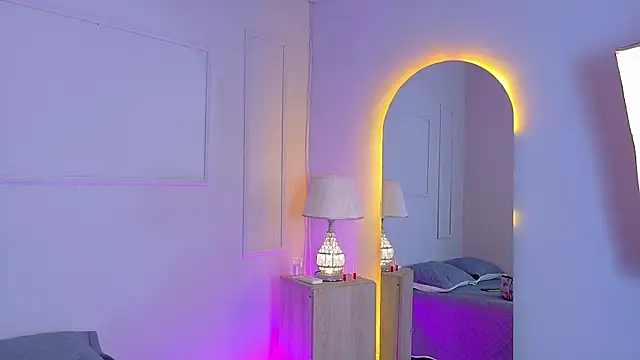 Snapshot of ElectraScot chatting on 11/20/25, 07:57 ElectraScot online show from 11/20/25, 07:57