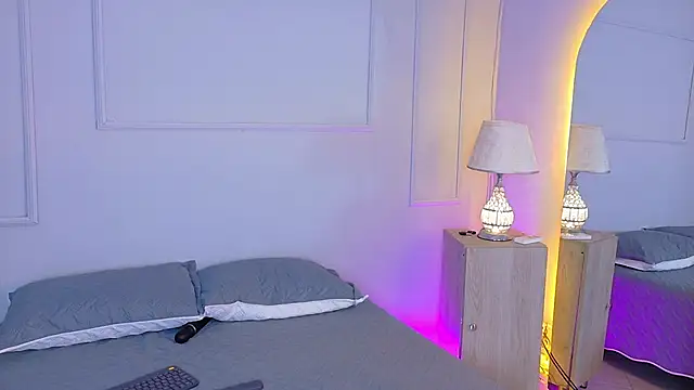 Snapshot of ElectraScot chatting on 11/21/25, 08:07 ElectraScot online show from 11/21/25, 08:07