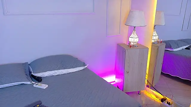 Snapshot of ElectraScot chatting on 11/22/25, 07:57 ElectraScot online show from 11/22/25, 07:57