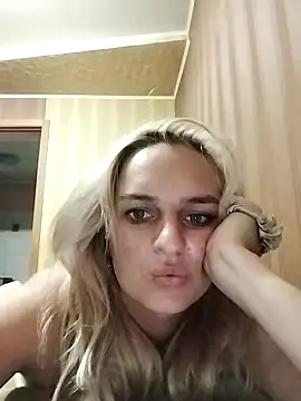 Snapshot of Tatka95 chatting on 09/19/25, 04:58 Tatka95 online show from 09/19/25, 04:58