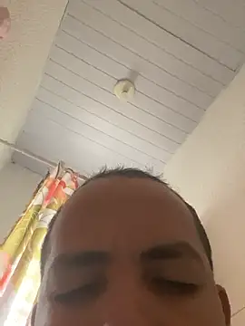 gustavo10l online show from 04/23/26, 06:32