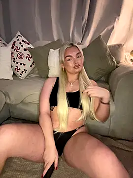 Snapshot of BelleXx chatting on 11/16/25, 01:55 BelleXx online show from 11/16/25, 01:55