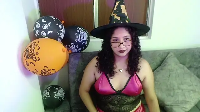 Snapshot of Gia_Dior chatting on 10/20/25, 09:15 Gia Dior online show from 10/20/25, 09:15