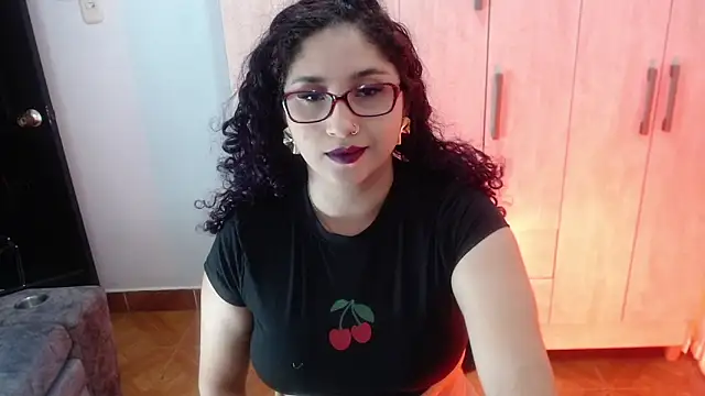 Snapshot of Gia_Dior chatting on 10/24/25, 11:34 Gia Dior online show from 10/24/25, 11:34