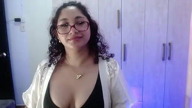 Snapshot of Gia_Dior chatting on 10/29/25, 12:07 Gia Dior online show from 10/29/25, 12:07