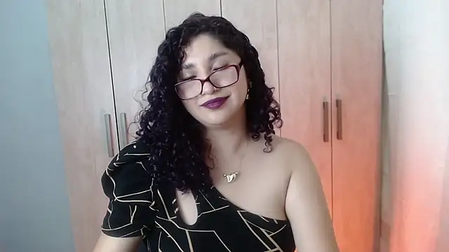 Snapshot of Gia_Dior chatting on 10/30/25, 12:12 Gia Dior online show from 10/30/25, 12:12