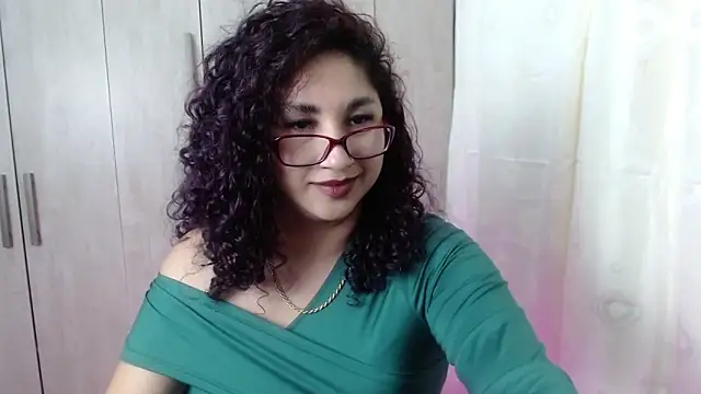 Snapshot of Gia_Dior chatting on 11/13/25, 11:58 Gia Dior online show from 11/13/25, 11:58