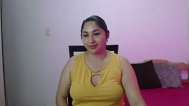 Snapshot of Gia_Dior chatting on 11/28/25, 11:18 Gia Dior online show from 11/28/25, 11:18