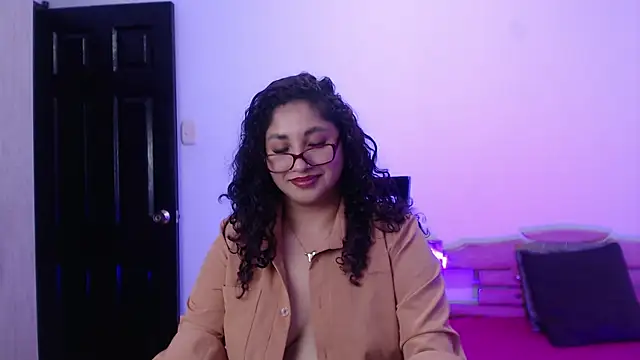 Gia Dior online show from 12/17/25, 10:38