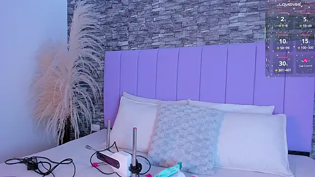 danna 999  online show from 12/18/25, 11:55