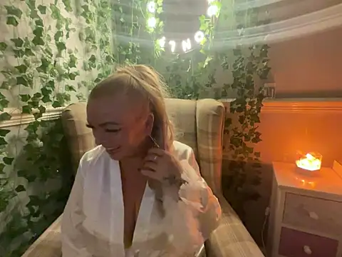 BonnyDesire online show from 10/21/25, 06:52