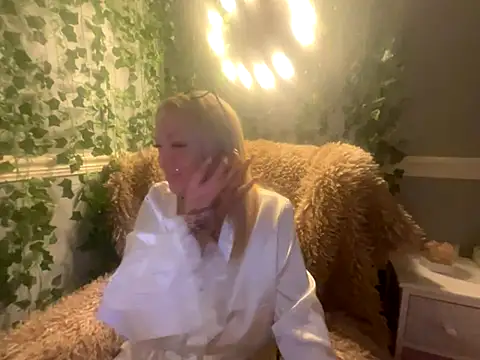 BonnyDesire online show from 11/30/25, 07:18