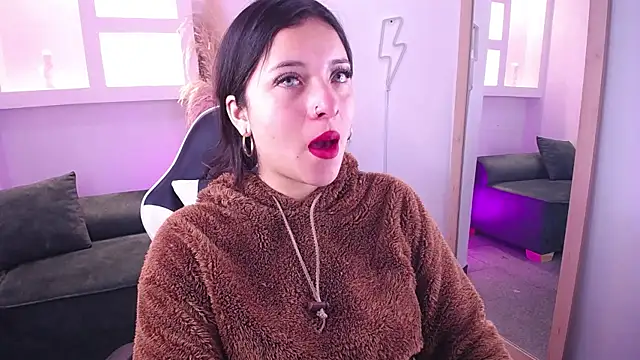 Snapshot of Scarlett_as chatting on 10/16/25, 01:45 Scarlett as online show from 10/16/25, 01:45