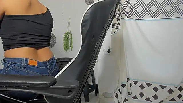 Dakota x18 online show from 10/27/25, 07:40