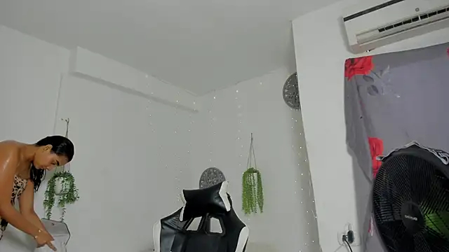 Dakota x18 online show from 11/08/25, 08:29