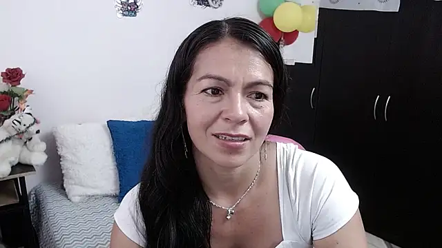 camilavargas  online show from 09/27/25, 08:36