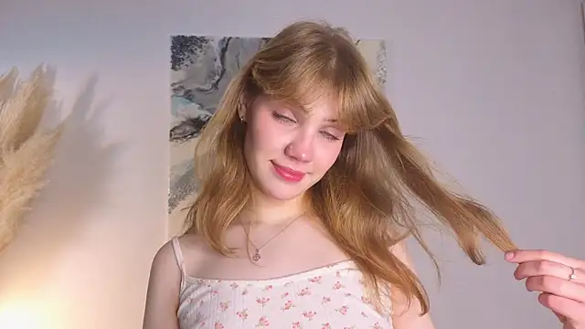 Snapshot of pienaple chatting on 10/20/25, 04:02 pienaple online show from 10/20/25, 04:02